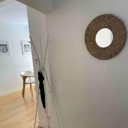 4 Bedroom - Near Docks And Metro *