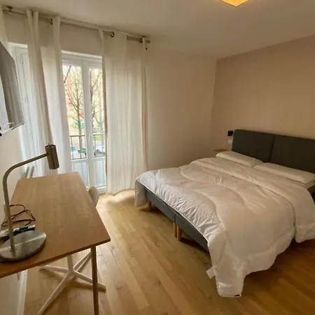 4 Bedroom - Near Docks And Metro