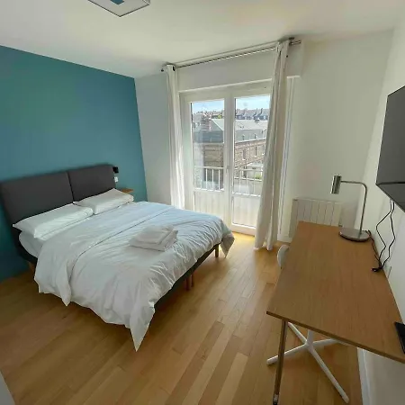 Apartment 4 Bedroom - Near Docks&metro