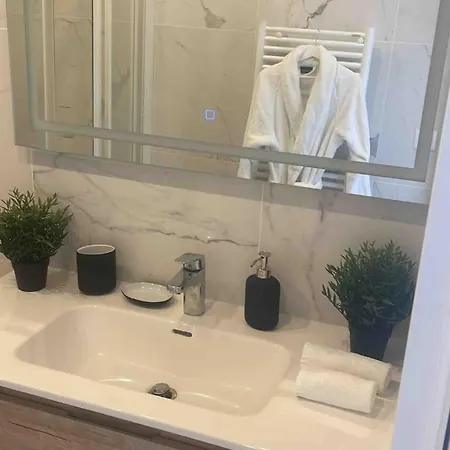 4 Bedroom - Near Docks And Metro Apartman Rouen