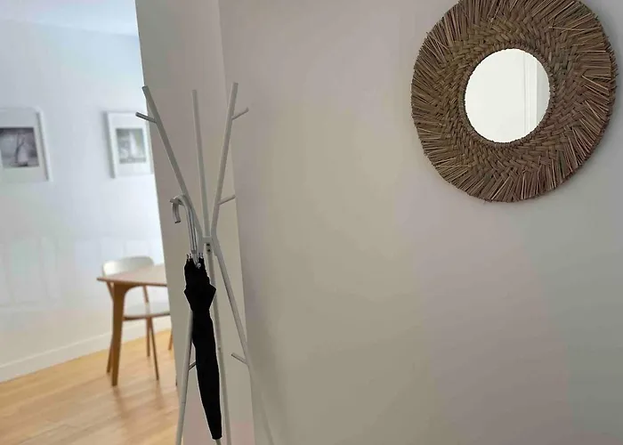 4 Bedroom - Near Docks&metro *