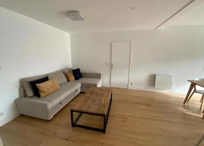 4 Bedroom - Near Docks And Metro דירה רואן