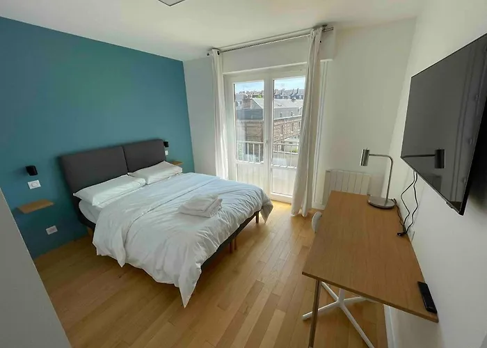 Apartment 4 Bedroom - Near Docks&metro