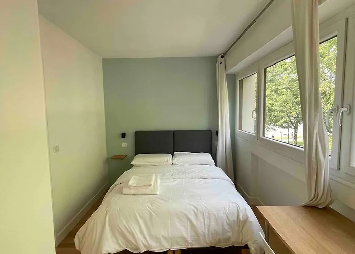 4 Bedroom - Near Docks&metro *